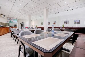 House | Dining - Townhouse Garudeshwar Dutt Temple (Garudeshwar)