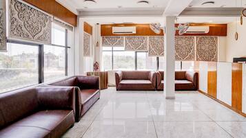 House | Lobby