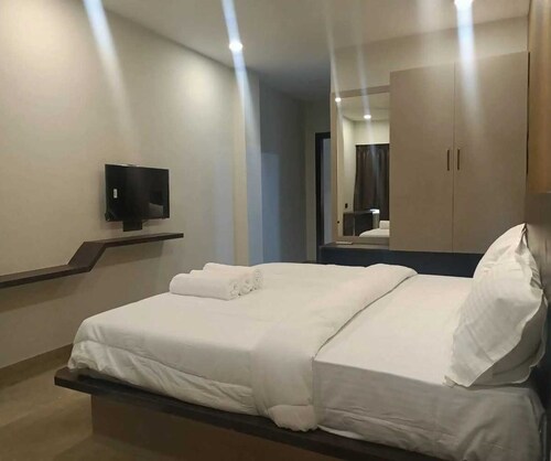 Townhouse Garudeshwar Dutt Temple