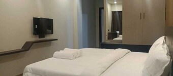 Townhouse Garudeshwar Dutt Temple