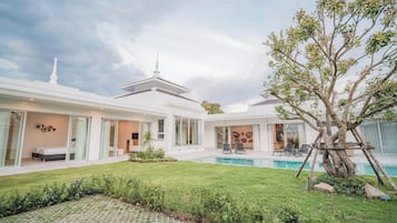 Classic Villa, Mountain View | Exterior