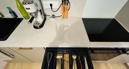 Luxury apartment with parking, river and forest views, 5 min. from the center!