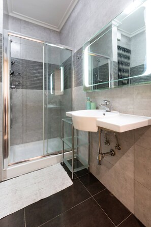 Apartment, 2 Bedrooms, Smoking, Balcony | Bathroom - Sliema Bluemist Near Balluta Bay (Sliema)