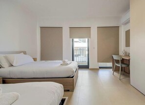 Desk, iron/ironing board, travel cot, WiFi - Central Msida 2BR | Near University & College (Msida)