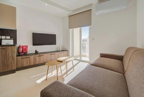 TV - Central Msida 2BR | Near University & College (Msida)