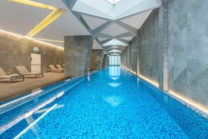 Pool - Melbourne CBD Apartment 57th Floor Views, Heated Pool, Gym, Sleeps 7 (Melbourne)