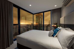 3 habitaciones, tabla de planchar con plancha, wifi y ropa de cama 
