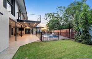 House, Smoking | 5 bedrooms - Zen Tropica Family Luxury Retreat Pool BBQ (Darwin)