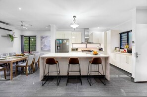 House - Zen Monarch Family Luxury Retreat Pool BBQ (Darwin)