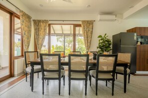 House - Casa Toledo 4BR in Candolim w Pvt Pool Near Beach (Candolim)