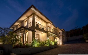 House - Casa Toledo 4BR in Candolim w Pvt Pool Near Beach (Candolim)