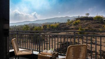 Luxury Villa, Hill View | Property grounds