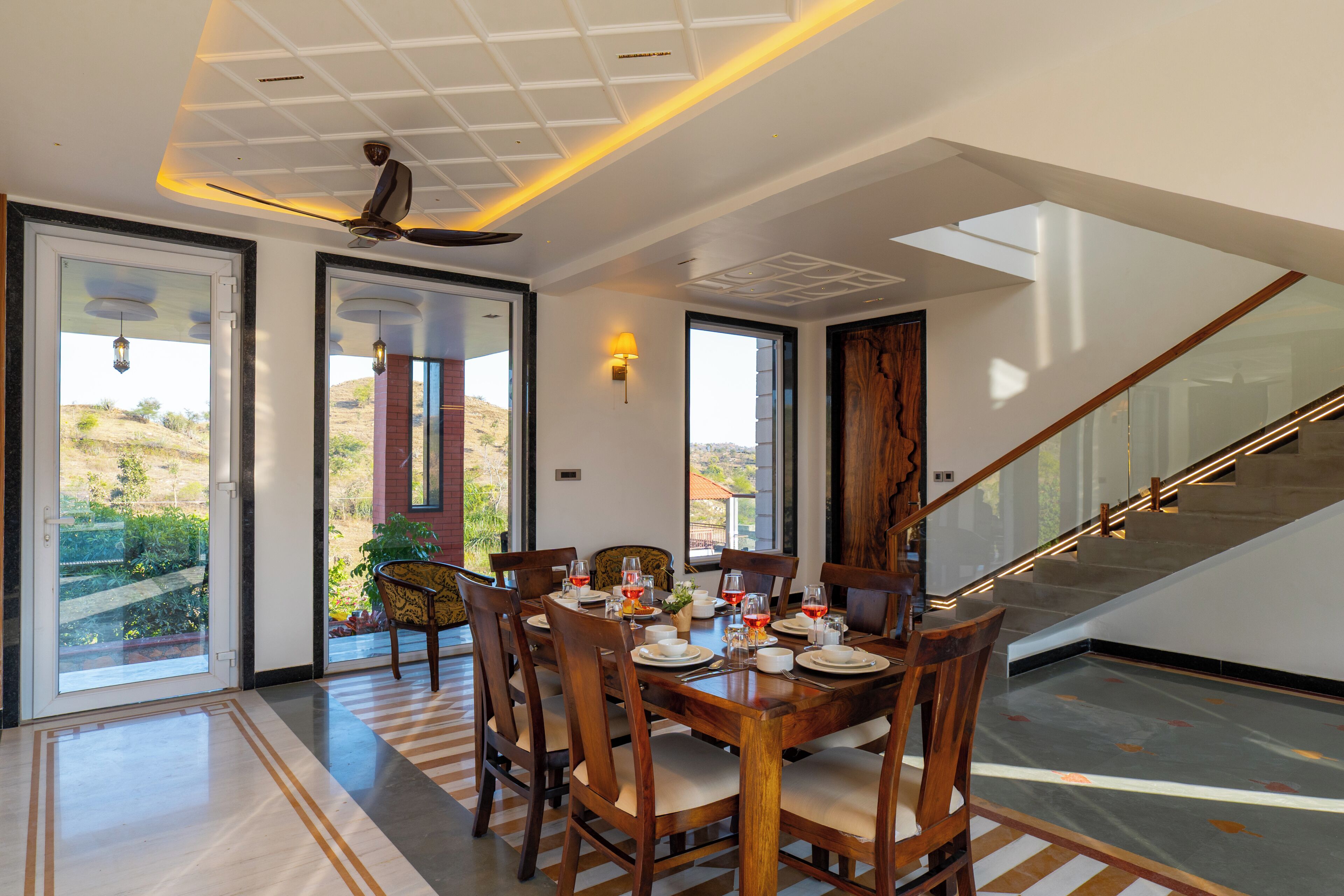 Villa de lujo, vista a la colina | Restaurantes