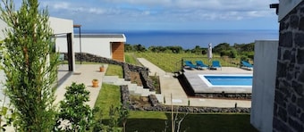 RefĂșgio dos Capelinhos Villa & Suites