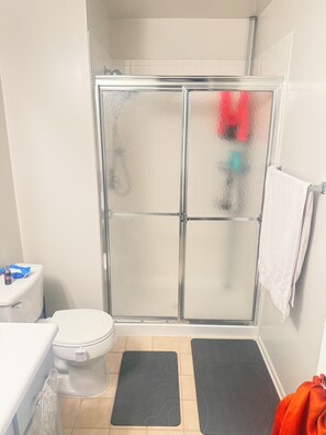 Handtücher, Seife, Toilettenpapier