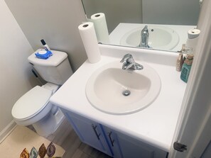 Handtücher, Seife, Toilettenpapier