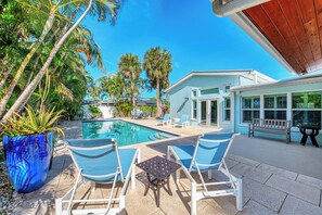 Pool - 3-bedroom 3-bath pool house on Siesta Key just steps from the main beach (Siesta Key)
