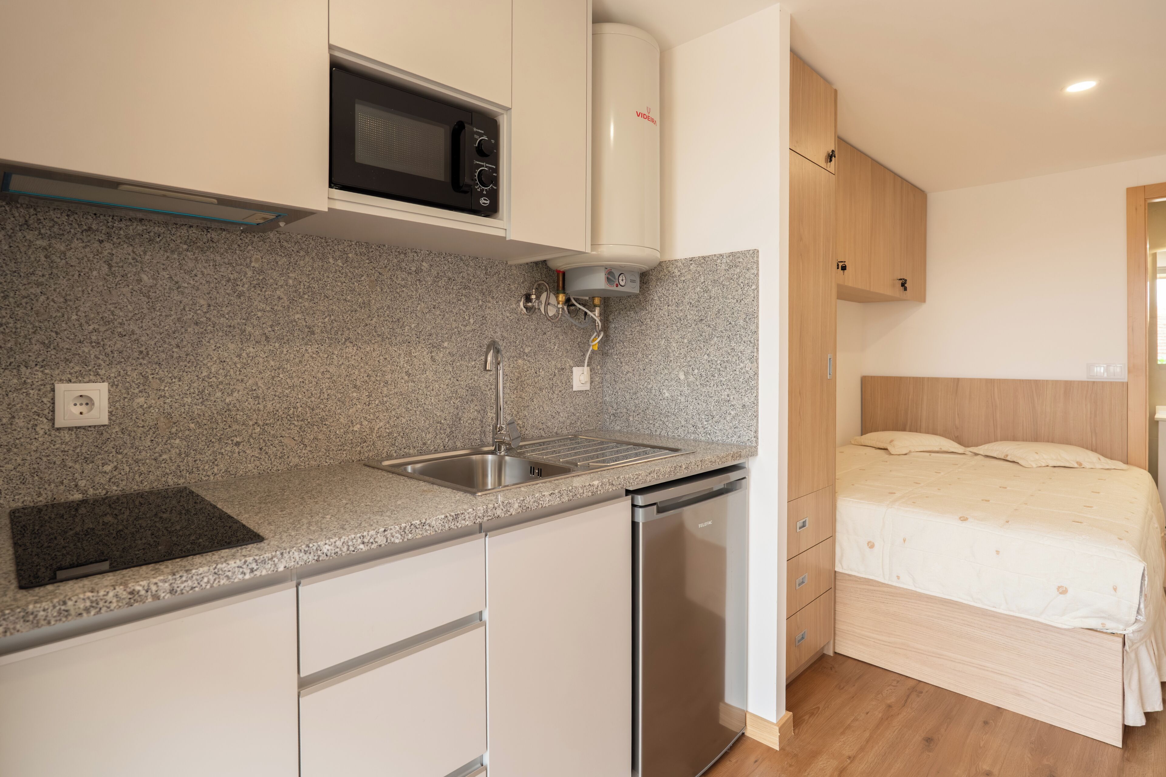 Bungalow, Mountain View | Private kitchen | Fridge, microwave, cookware/dishes/utensils