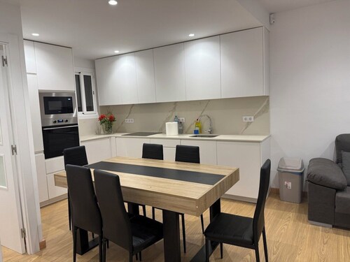 3-bedroom apartment with AC in vibrant Barcelona
