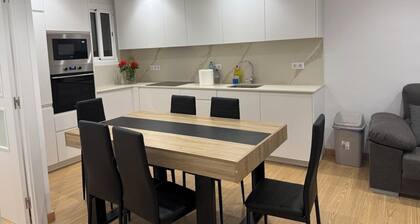 3-bedroom apartment with AC in vibrant Barcelona