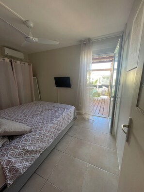 2 bedrooms, iron/ironing board, free WiFi, bed sheets