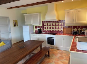 Private kitchen - Vrbo Property (Ongles)