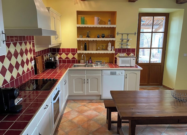 Private kitchen - Vrbo Property (Ongles)