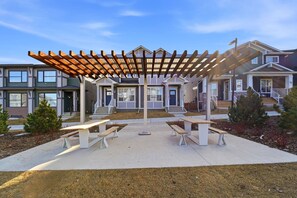 House, 2 Bedrooms, Balcony, Garden View | Terrace/patio - Luxury 2bedroom Suite With Park Views in Calgary (Calgary)