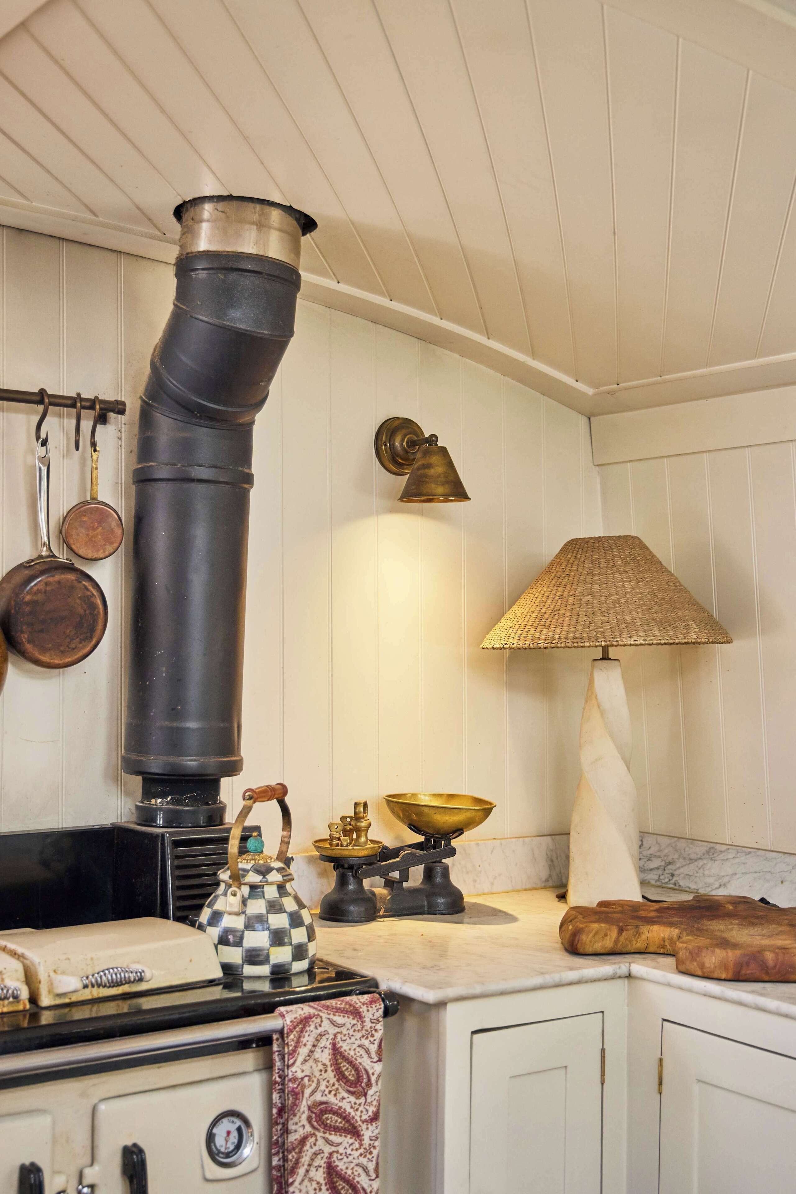 Réfrigérateur, micro-ondes, plaque de cuisson, cafetière/bouilloire