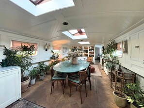 Dining - The Arts Barge (Greater London)