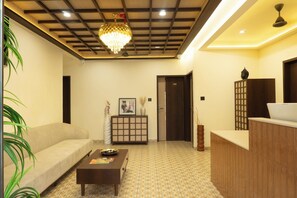 Lobby - Hotel Liora (Rajkot)