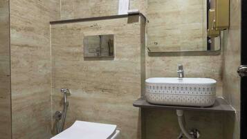 Deluxe Room | Bathroom