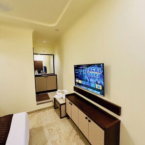 ห้องดีลักซ์ | โต๊ะทำงาน, พื้นที่ทำงานแบบใช้แล็ปท็อป, Wi-Fi ฟรี, ผ้าปูที่นอน