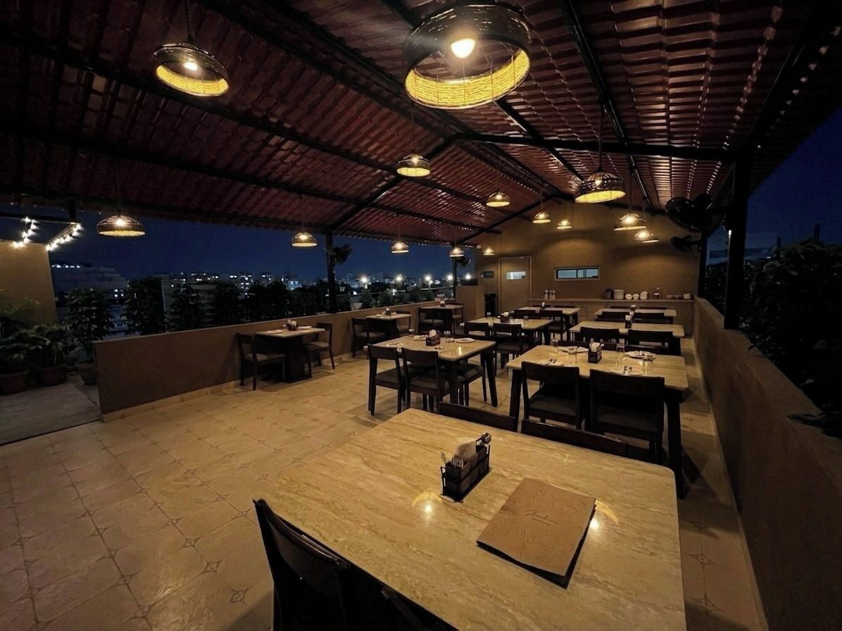 تناول الطعام بالخارج