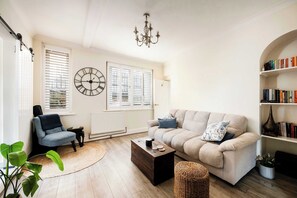 Living area - The Old Vicarage (Greater London)