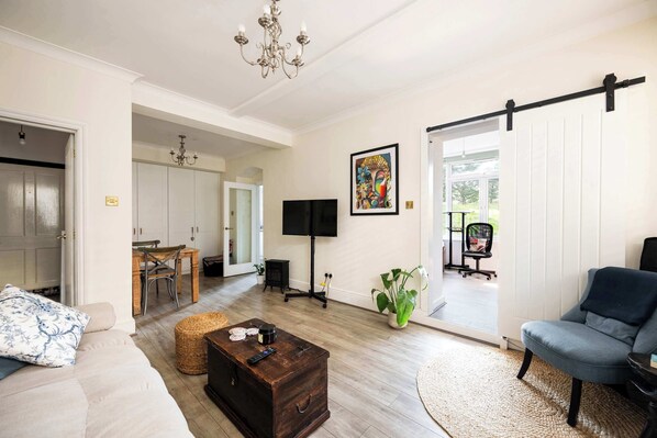 Living area - The Old Vicarage (Greater London)