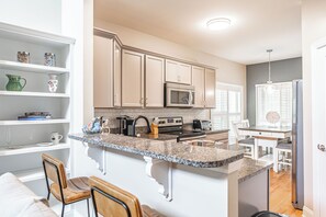 Microwave, stovetop, dishwasher - Mulligan Fair-Way, a 3 bedroom golfers retreat -Southern Pines. (Southern Pines)
