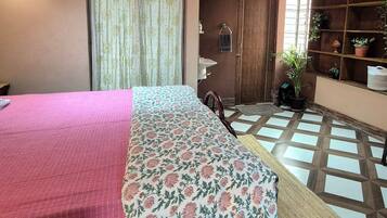3 bedrooms, WiFi, bed sheets