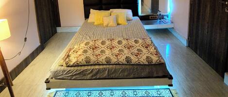 3 bedrooms, WiFi, bed sheets
