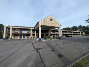 Exterior - Garden Inn Adairsville (Adairsville)