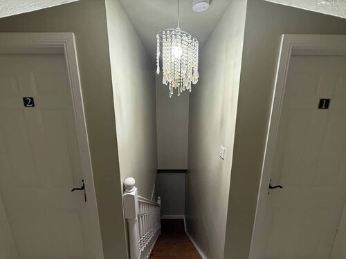 Private Ensuite Room Near Town With Quiet Garden