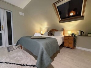 1 habitación, tabla de planchar con plancha, wifi y ropa de cama 
