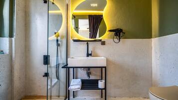 Standard Room, City View | Bathroom