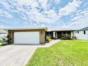 Exterior - Charming 3-bedroom house in marvelous Lehigh Acres with AC (Lehigh Acres)