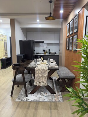 Dining - Malo Homes 2BR – Pool, Gym, PS5 & Netflix in Westlands Nairobi (Nairobi)