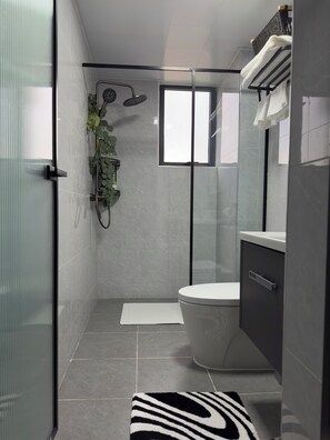 Bathroom - Malo Homes 2BR – Pool, Gym, PS5 & Netflix in Westlands Nairobi (Nairobi)