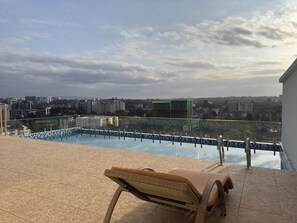 Pool - Malo Homes 2BR – Pool, Gym, PS5 & Netflix in Westlands Nairobi (Nairobi)