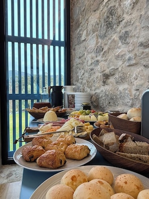 Desayuno continental incluido todos los días 