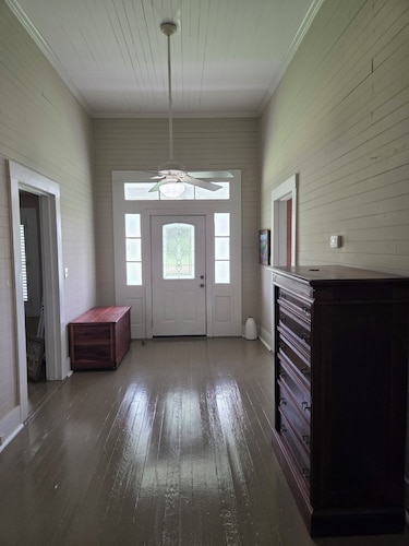 Quiet Country Living, close proximity to Jackson area.