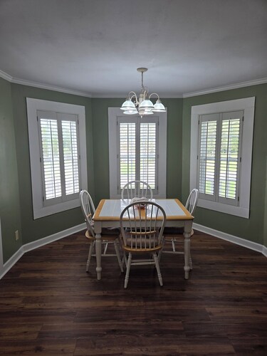 Quiet Country Living, close proximity to Jackson area.